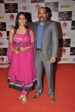 Sonali Kulkarni at Big Star Awards red carpet in Mumbai on 16th Dec 2012 (25).JPG